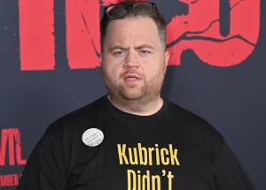 Paul Walter Hauser revela que su pin en el estreno de Resident Evil aludía al rancho de Epstein