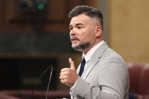 Rufián acusa al Gobierno de entregar su «dignidad» en Ceuta y dice que Marruecos está implicado