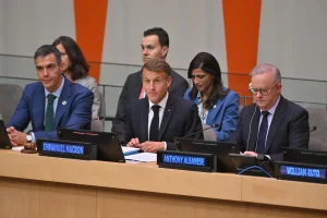 Sánchez pide una respuesta global ante la IA y avisa a los tecnoligarcas: «Nuestros hijos»