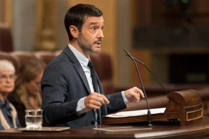 Sumar exige al PSOE aprobar el decreto de vivienda y expropiar el piso de Maricarmen por su desahucio