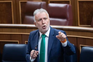 Torres acusa a PP, Vox y Junts del desahucio de Maricarmen por tumbar el decreto de vivienda