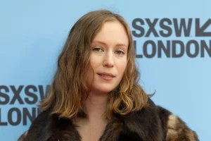 Tras su detención, Hannah Einbinder llama a Netanyahu «el carnicero de Gaza» y denuncia la guerra