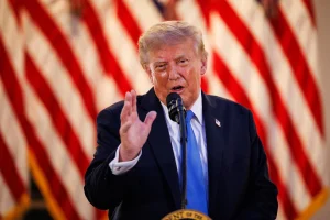 Trump llama a España «país arruinado» y dice que el cruce masivo en Ceuta «es triste de ver»