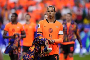 Van Dijk siguió en la selección tras oír a Xavi decirle que era Virgil van Dijk