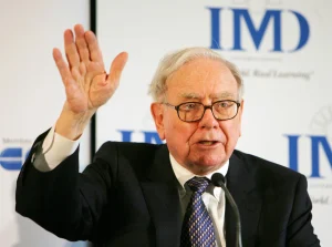 Warren Buffett será presidente emérito de Berkshire Hathaway y le sucederá su hijo Howard Buffett