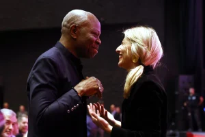 Yolanda Díaz reta al director general de la OIT, Gilbert Houngbo, a un debate público