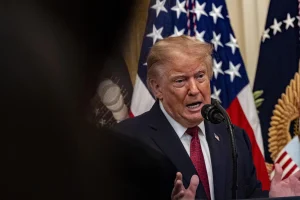 Trump abre la puerta a que Estados Unidos compre participaciones en OpenAI y Anthropic